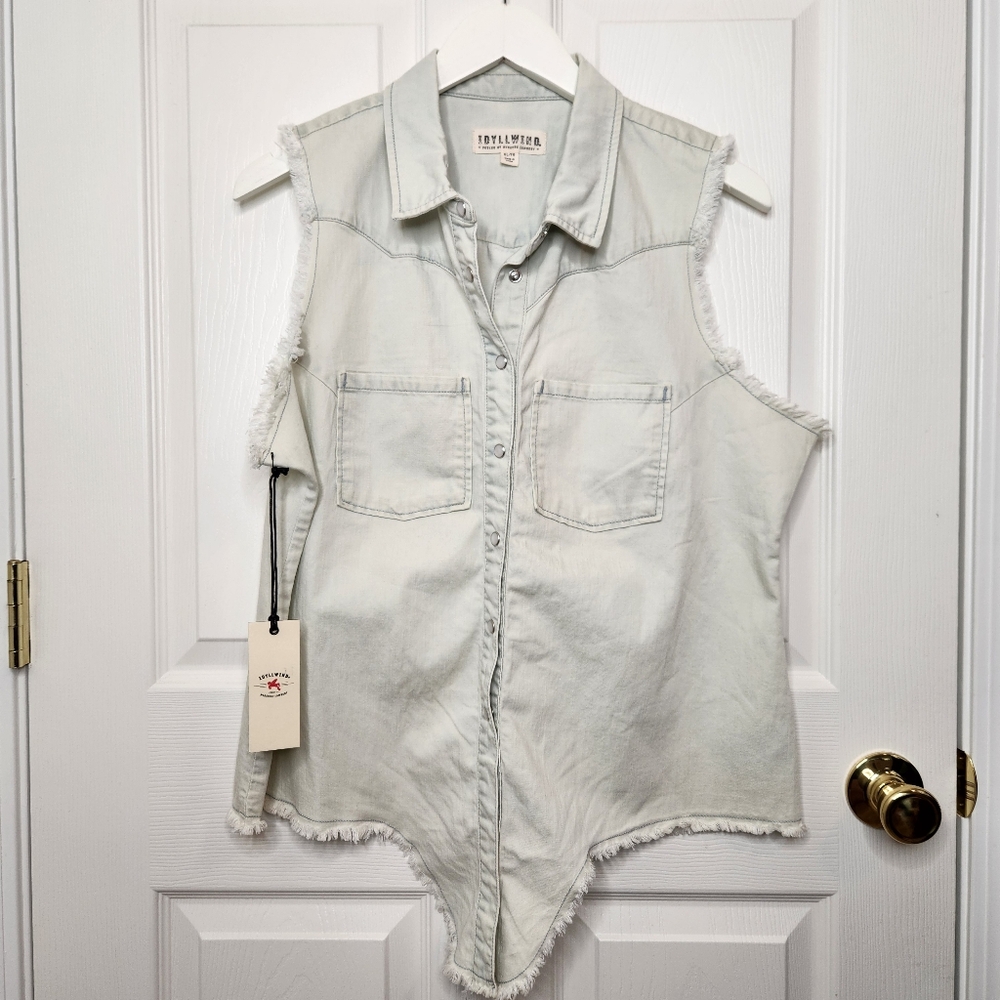 IDYLLWIND By Miranda Lambert Light Denim Chambray Sleeveless Shirt Pearl Snap - Picture 1 of 8